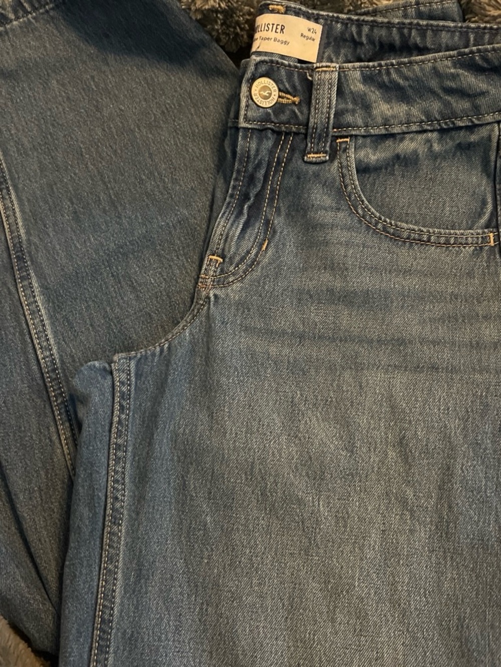 Hollister Low-Rise Tapered Baggy Fit Sz 24 Medium Wash Blue Jeans